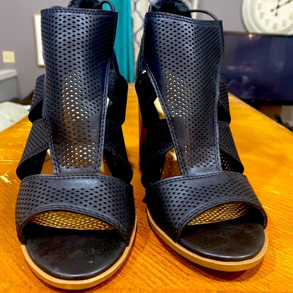 Soda, open toed sandals